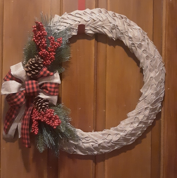 Winter / Christmas Wreath - Picture 1 of 3